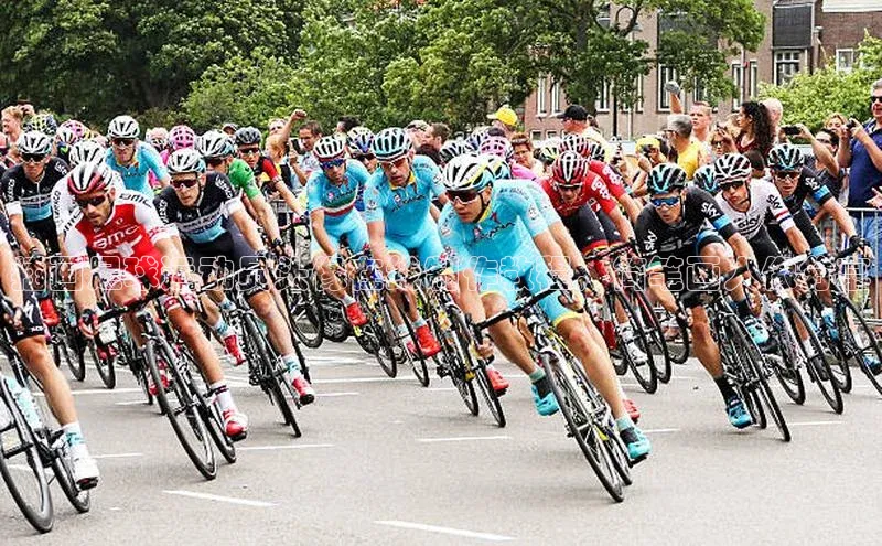 Vsport体育官方网站入口天下秀插画足球运动员头像在线制作教程，简笔画人像分享